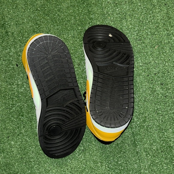 Nike Jordan 1 - Picture 2 of 6